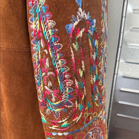 Elegant Brown Embroidered Cape by [Margaret Godfrey] - Picture 5 of 10